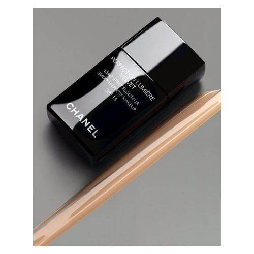 Тональный крем Chanel Perfection Lumiere Velvet 10 - Beige (очень светлый бежевый) фото №3