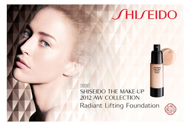 Тональный крем Shiseido Radiant Lifting Foundation I00 - Very light ivory (светлая слоновая кость) фото №4