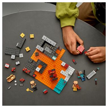 Конструктор Lego Minecraft Бастіон підземного світу (21185) фото №5