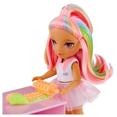 Игровой набор с куклой Rainbow High серии Littles Кондитерская Кэнди 522058  фото №4