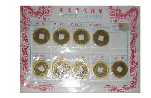 Монеты Даршан на планшете в н-ре 10 шт 2,5 см 17х12,5 см (2110) фото №1